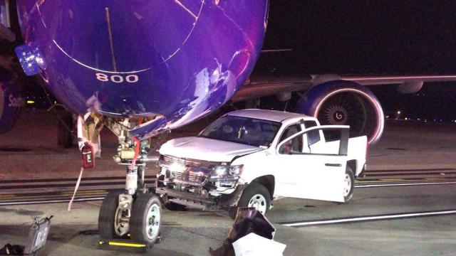 Un pick-up heurte un avion de Southwest aux parkings