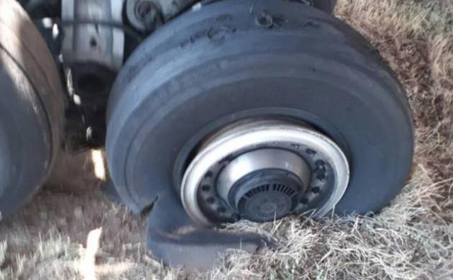 Pneu éclaté et sortie de piste d'un avion de Air India