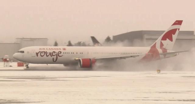 Interruption de décollage cause neige d'un avion de Air Canada