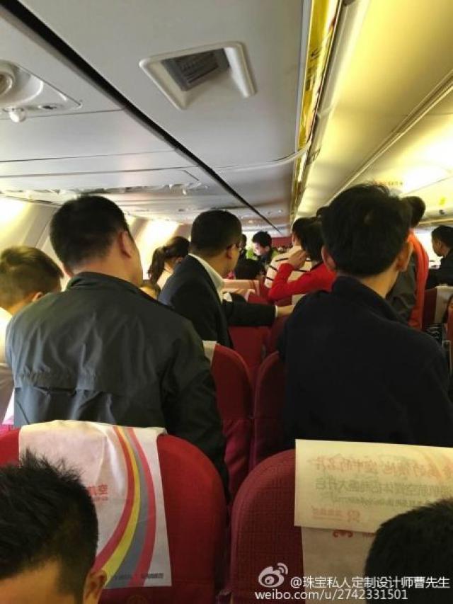 Le passager d'un avion de Hainan Airlines ouvre une issue