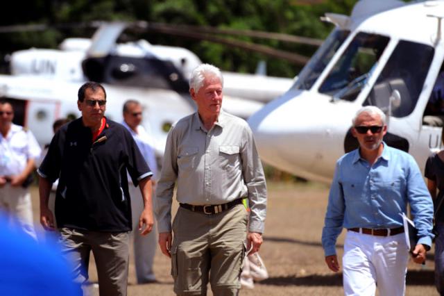 Atterrissage d'urgence de l'avion transportant Bill Clinton