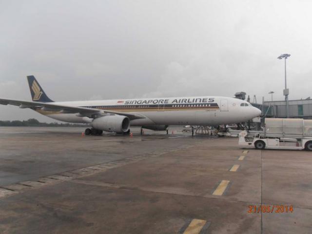 Sortie de piste au poser d'un avion de Singapore Airlines
