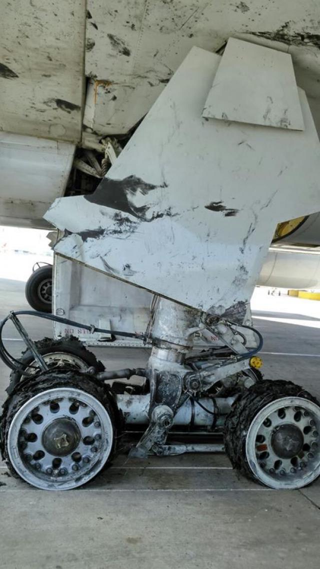 Quadruple explosion de pneus d'un avion de American
