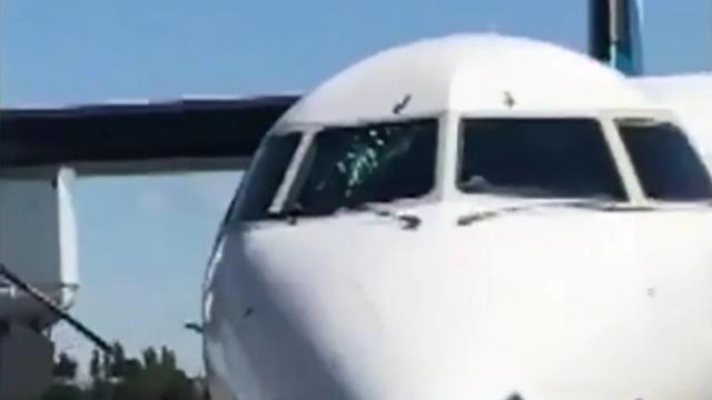 Urgence cause pare-brise fêlé d'un avion de Air New Zealand