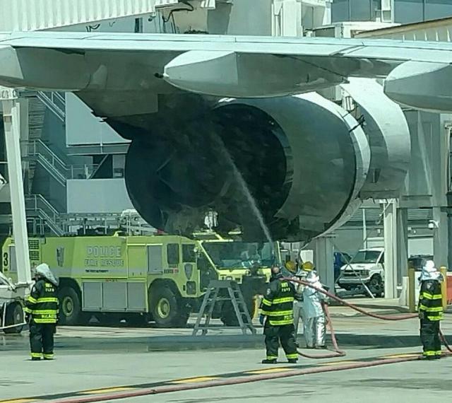 Le moteur d'un avion de Asiana prend feu aux parkings