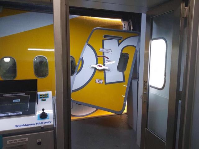 Un avion de Scoot Airlines arrache une porte en reculant