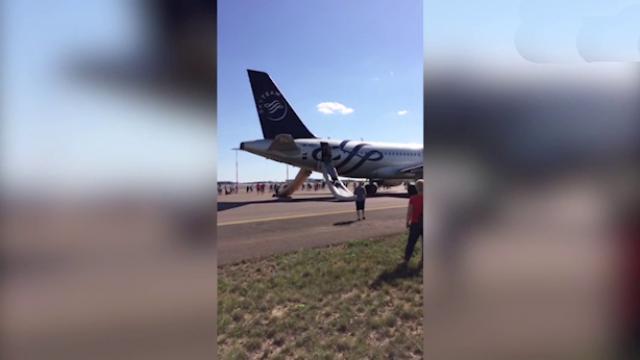 Évacuation au sol cause incendie d'un avion de CSA Czech Airlines