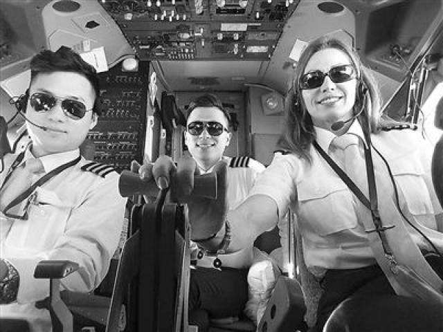 La première 'blonde captain' de Chine rejoint Lucky Air