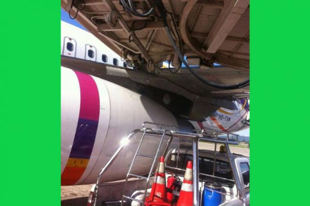 Un avion de Thai Smile heurte une passerelle d'embarquement