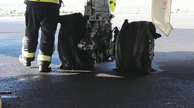 Un avion de Norwegian éclate deux pneus au décollage