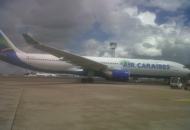 Retour cause problème moteur d'un avion de Air Caraïbes