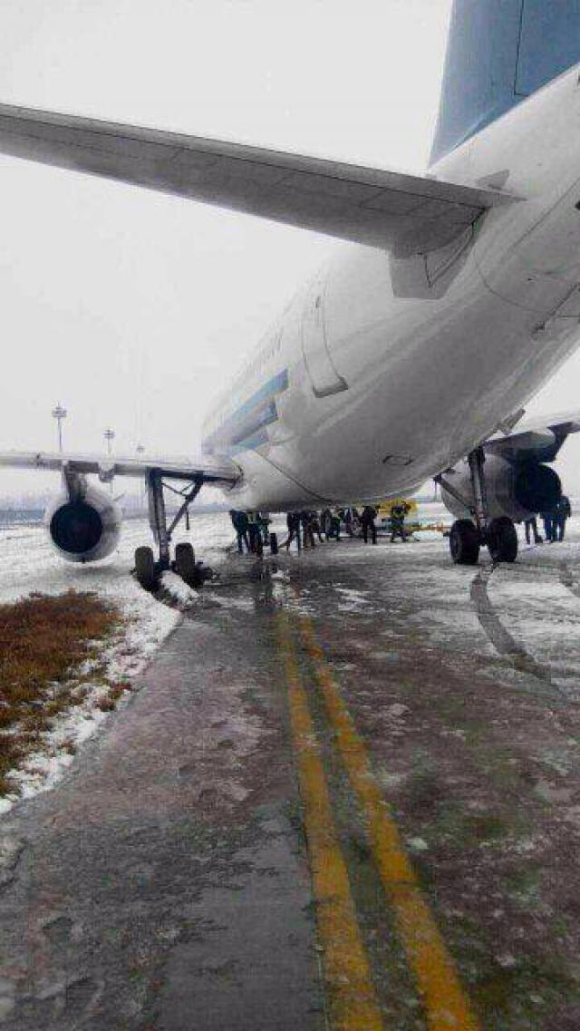 Sortie de taxiway d'un avion de China Southern Airlines