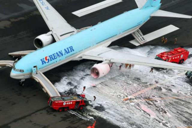 Évacuation cause feu moteur d'un avion de Korean Air