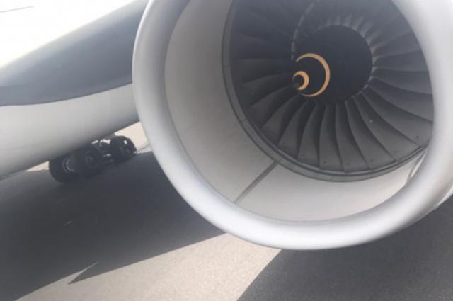 Éclatement de pneu au poser d'un avion de Jet2com