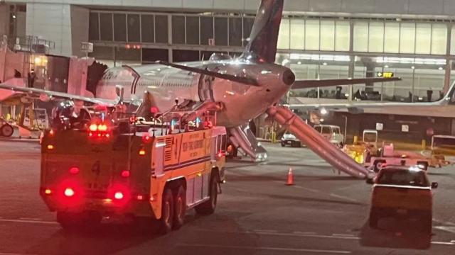 Evacuation cause incendie d'un avion de United Airlines