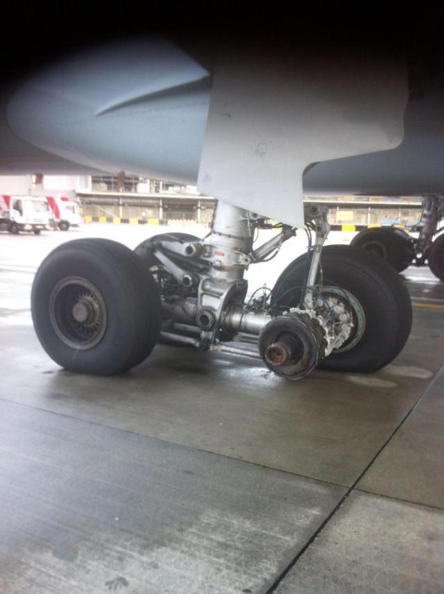 Un avion de Air Canada se pose avec une roue en moins