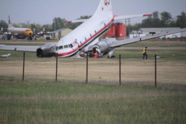 Sortie de piste à l'atterrissage d'un avion bombardier d'eau