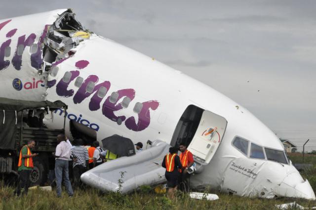 Violente sortie de piste d'un avion de Caribbean Airlines