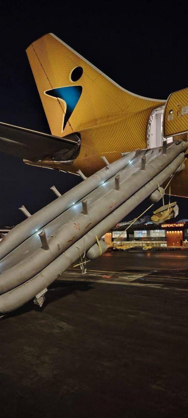 Ouverture de toboggan inopinée au sol sur un avion de Aeroflot
