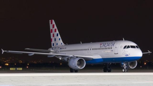 Un avion de Croatia Airlines endommagé par un véhicule