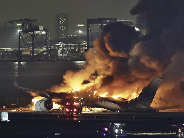 Deux avions se percutent sur l'aéroport de Tokyo-Haneda