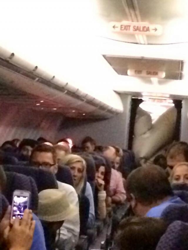 Ouverture de toboggan en vol sur un avion de United Airlines