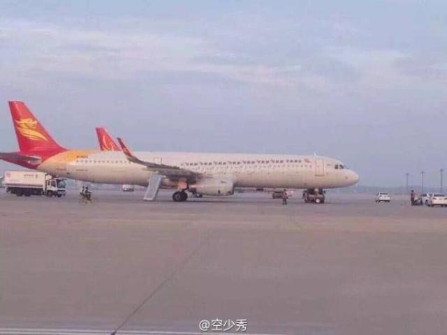 Ouverture accidentelle d'un toboggan d'un avion de Capital