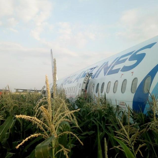 Poser d'urgence après décollage d'un avion de Ural Airlines