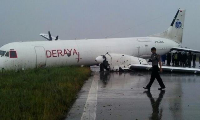 Sortie de piste au poser d'un avion de Deraya Airways