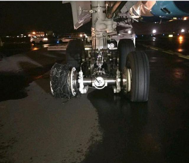 Un avion d'Air Caraïbes écrase deux balises à l'atterrissage