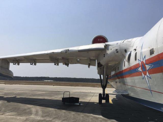 Un avion de lutte incendie russe heurte des arbres en vol