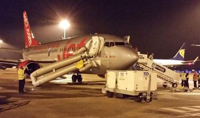 Évacuation cause fumée et odeur d'un avion de Jet2com