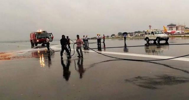 Légère sortie de piste au poser d'un avion de SpiceJet