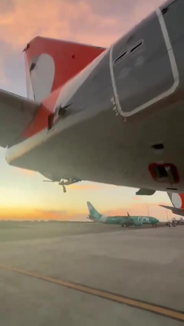 Atterrissage dur et tail-strike d'un avion de GOL