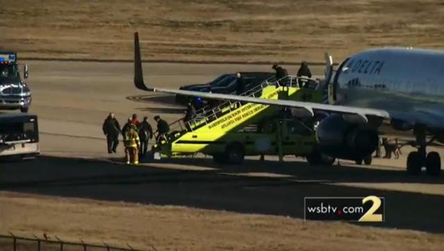 Deux F16 escortent un avion de Delta et un de Southwest