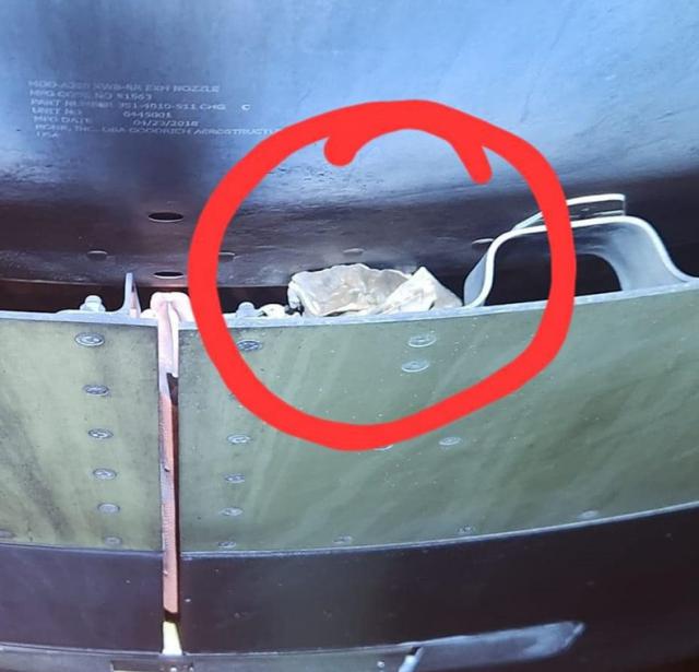 Des débris retrouvés dans le réacteur d'un avion de Cathay