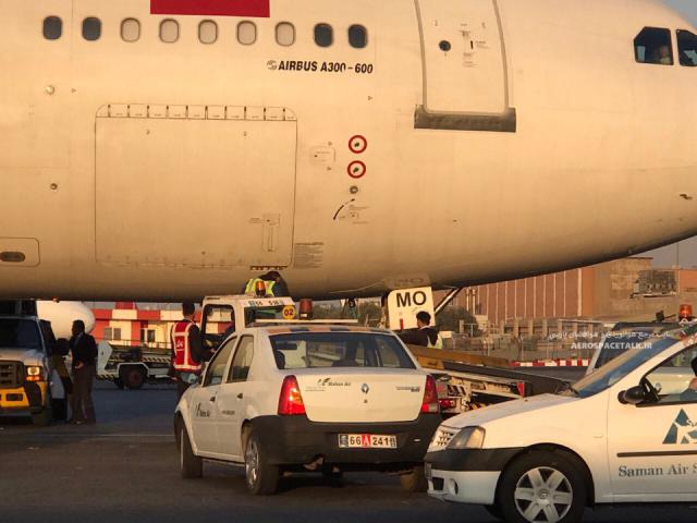 Un véhicule de piste heurte un avion de Mahan Air