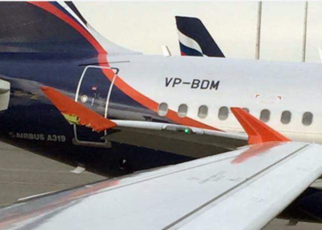 Deux avions de Aeroflot se heurtent de l'aile au sol
