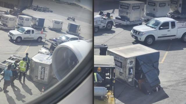 Heurt avec un container à bagages d'un avion de Hawaiian