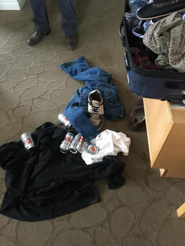 Une passagère de WestJet retrouve des bières dans son bagage