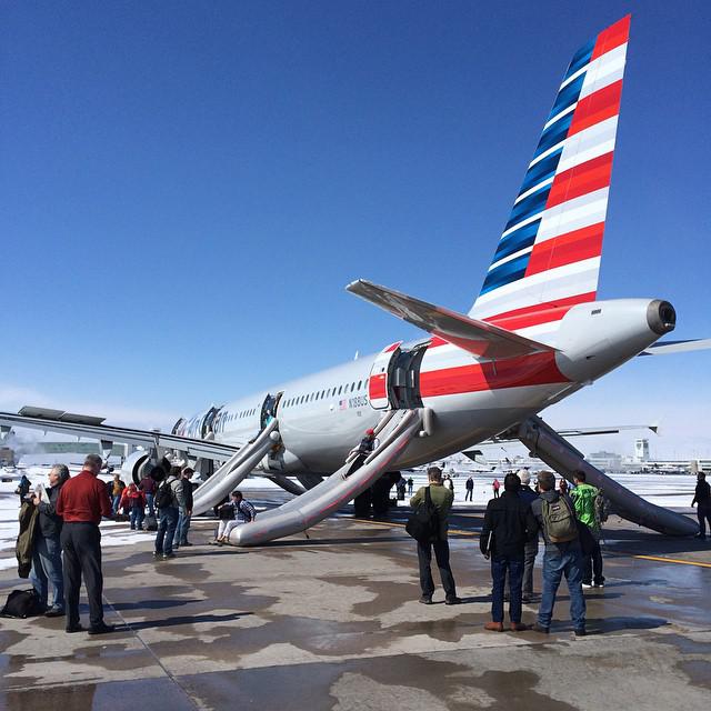 Évacuation cause fumée d'un avion de US Airways