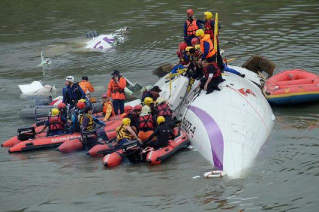 Un avion de TransAsia Airways s'écrase dans une rivière