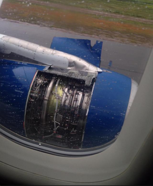 Perte d'un capot moteur d'un avion de Sky Airline