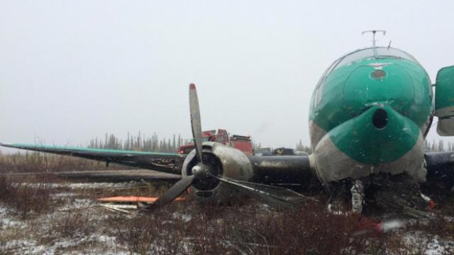 Atterrissage train rentré d'un avion de Buffalo Airways