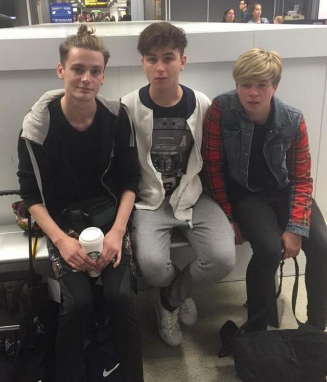 Un ado trop habillé s'évanouit dans un avion de easyJet