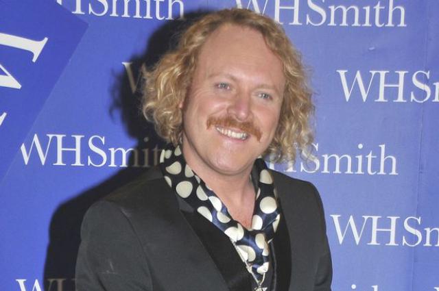 Le crétin de la semaine est Leigh Francis, comédien anglais