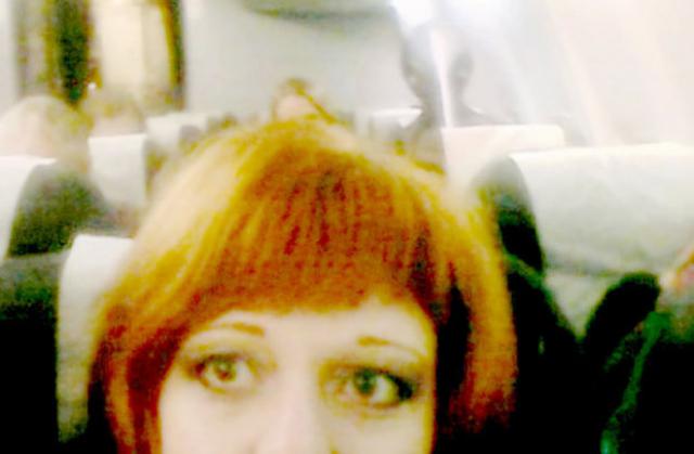 Un alien photo-bombe un selfie dans un avion russe