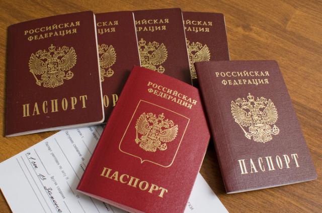 Deux passagers auraient eu des faux passeports russes