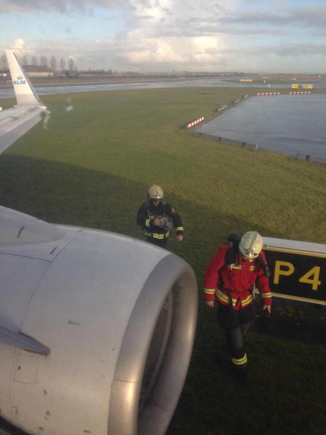 Sortie de taxiway au roulage d'un avion de KLM