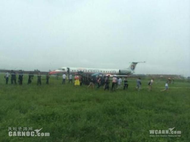 Sortie de piste au poser d'un avion de China Eastern